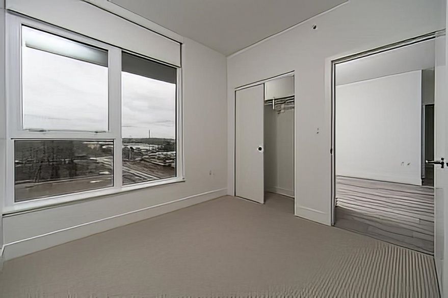 804 3581 E Kent Avenue North