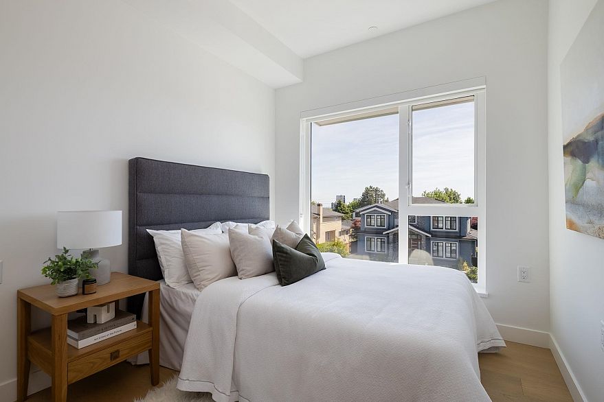 212 715 W 49th Avenue