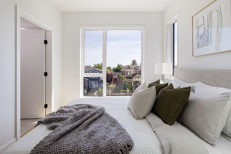 212 715 W 49th Avenue