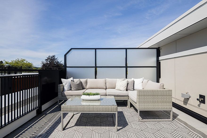 212 715 W 49th Avenue