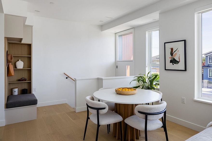 212 715 W 49th Avenue