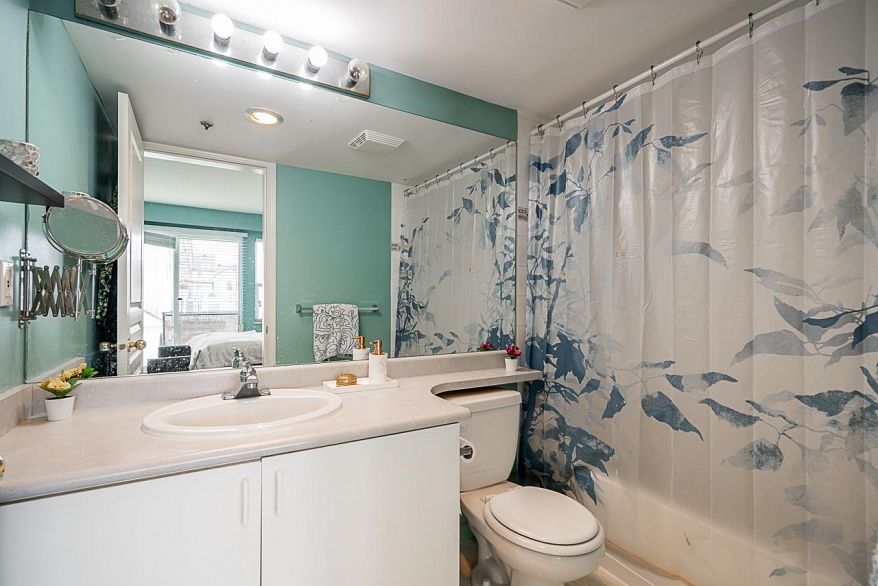 64 2727 E Kent Avenue North