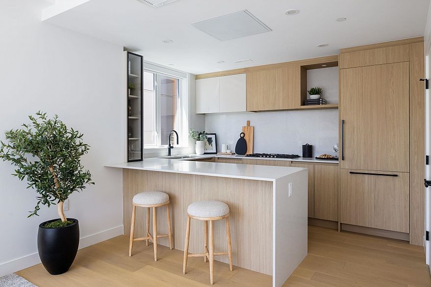 212 715 W 49th Avenue