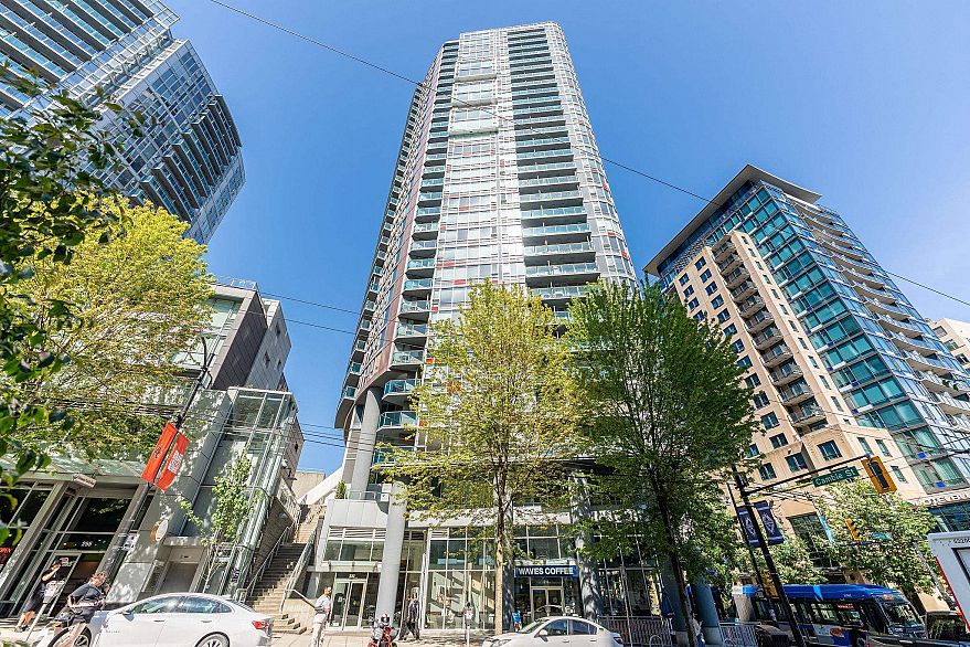 1801 233 Robson Street