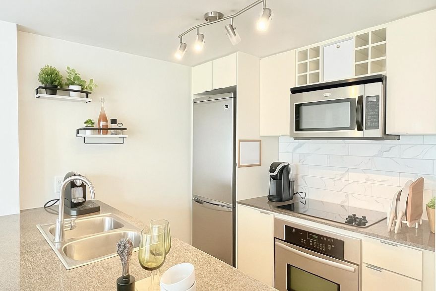 1801 233 Robson Street