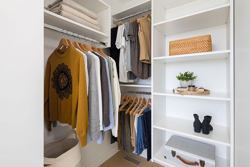 212 715 W 49th Avenue