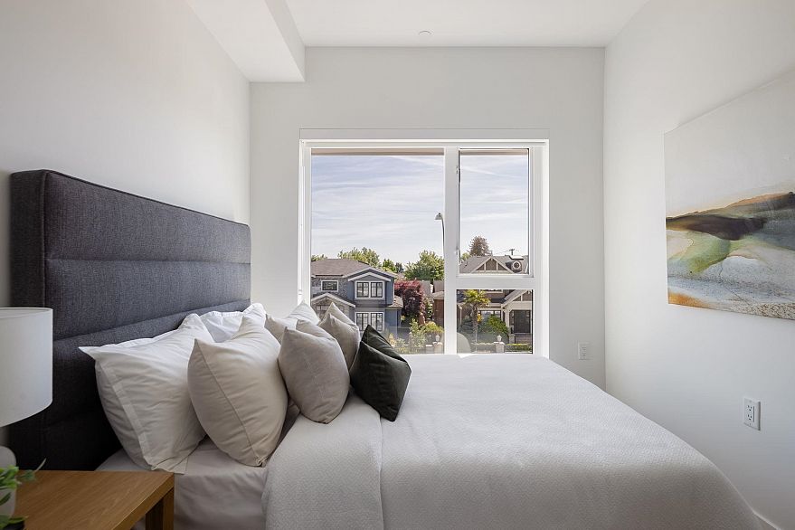 212 715 W 49th Avenue