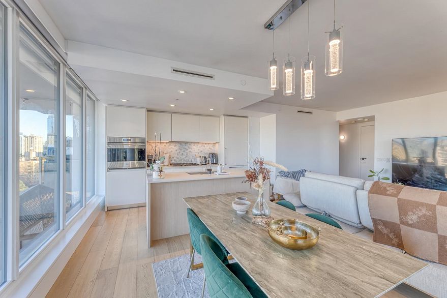 1401 1365 Davie Street