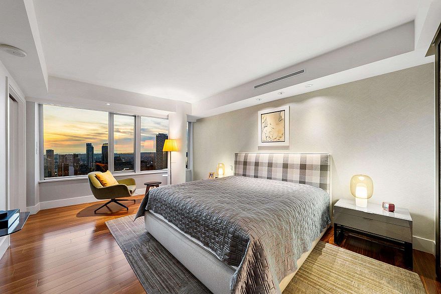 4104 667 Howe Street