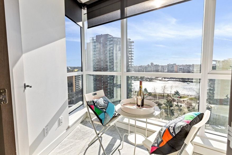 1609 68 Smithe Street