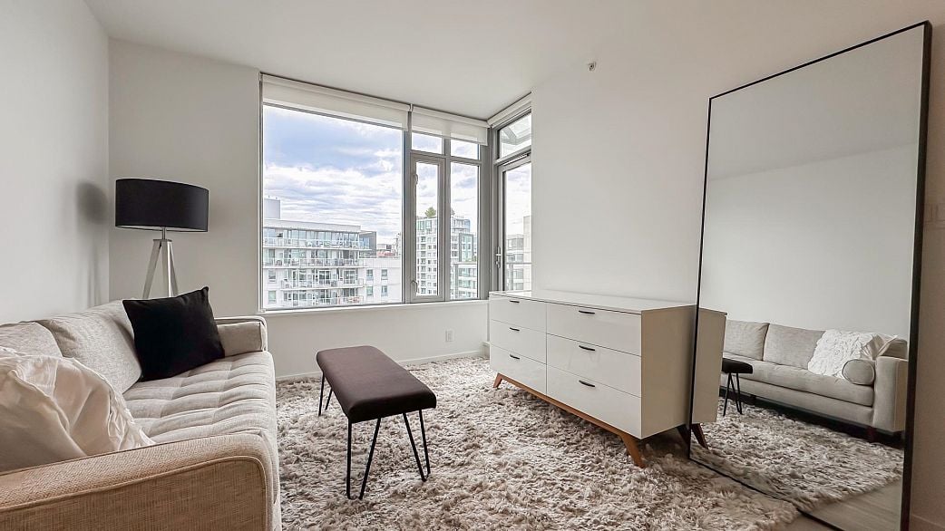 1406 1661 Quebec Street