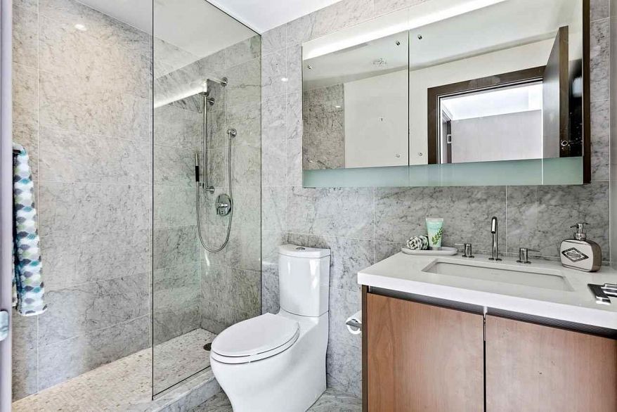 1609 68 Smithe Street