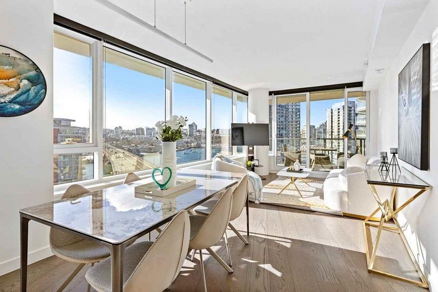 1609 68 Smithe Street