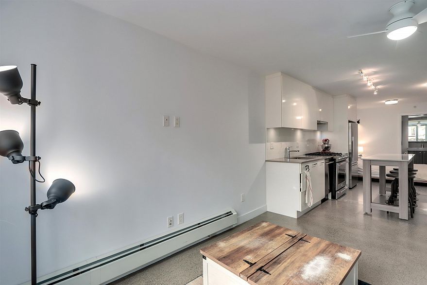 204 231 E Pender Street