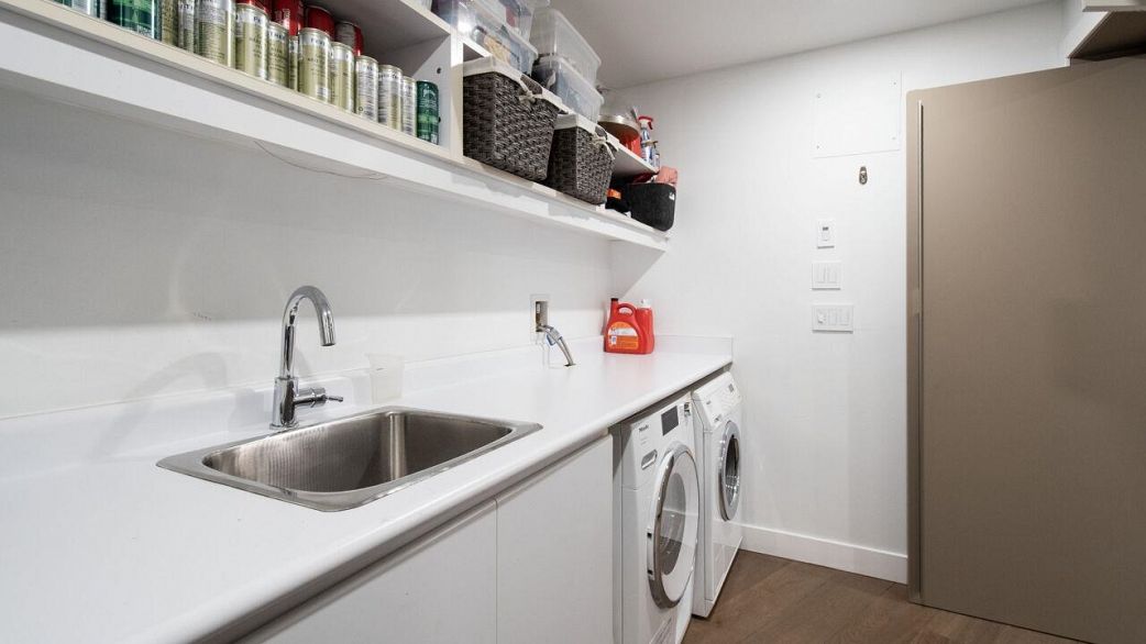 2908 1011 W Cordova Street