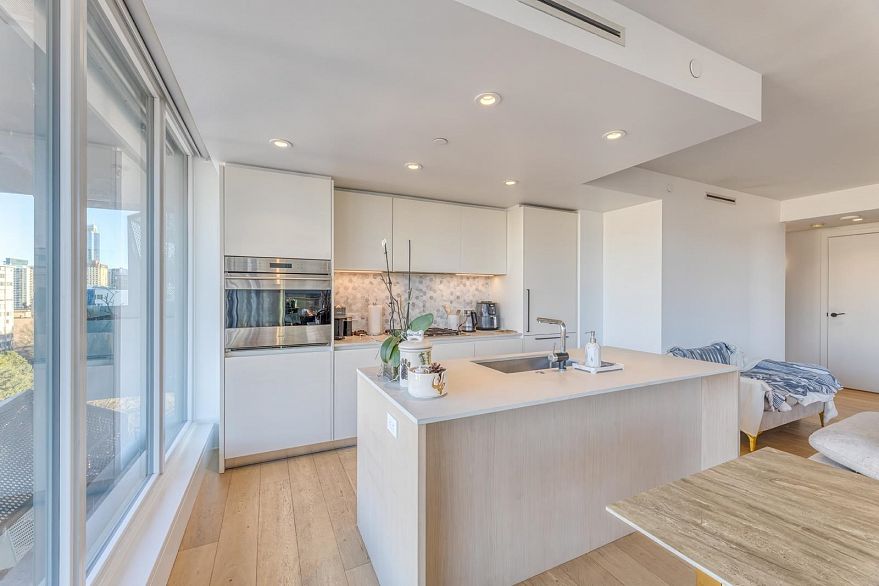 1401 1365 Davie Street