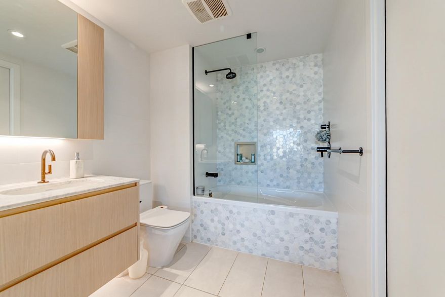 1401 1365 Davie Street