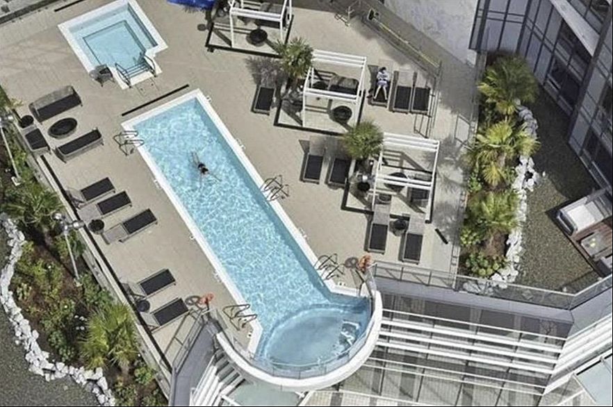 1609 68 Smithe Street