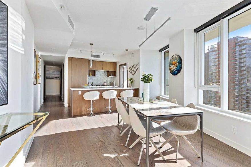 1609 68 Smithe Street