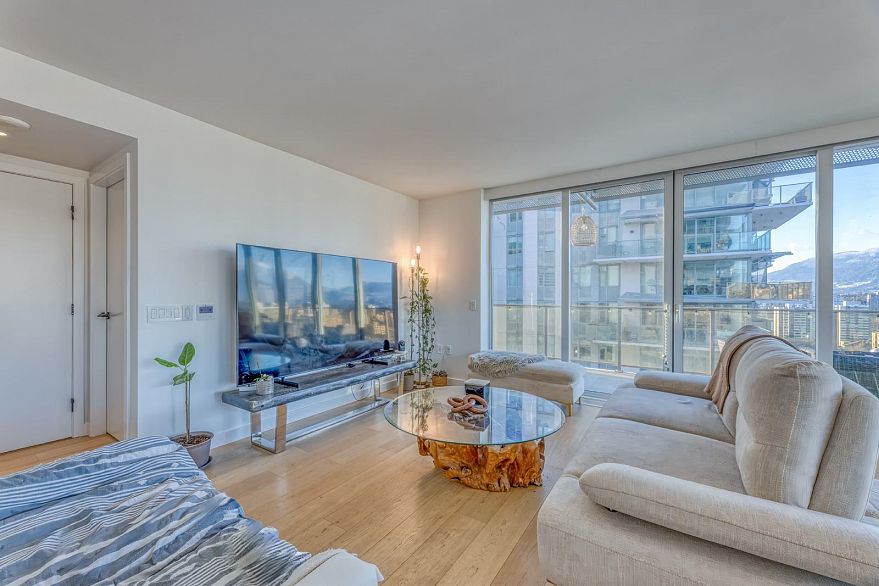 1401 1365 Davie Street