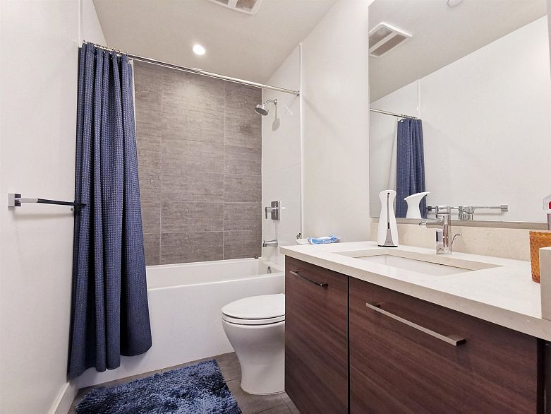 607 8580 River District Crossing