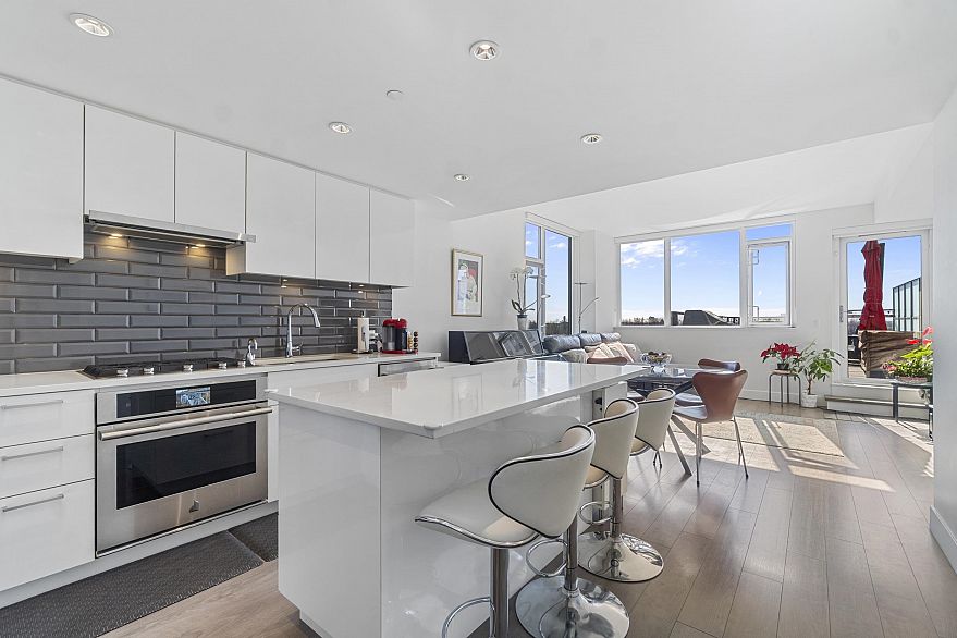 702 3451 Sawmill Crescent