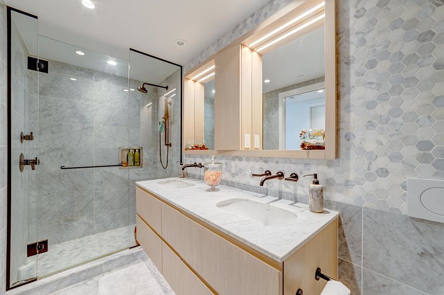 1401 1365 Davie Street