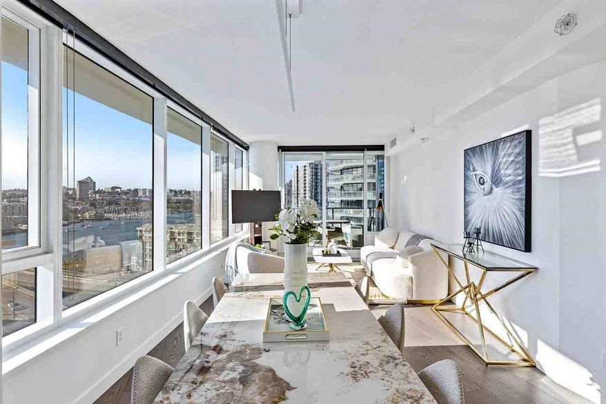 1609 68 Smithe Street