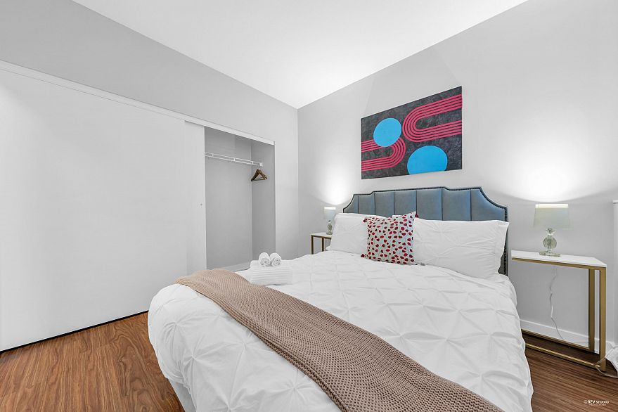 406 1249 Granville Street