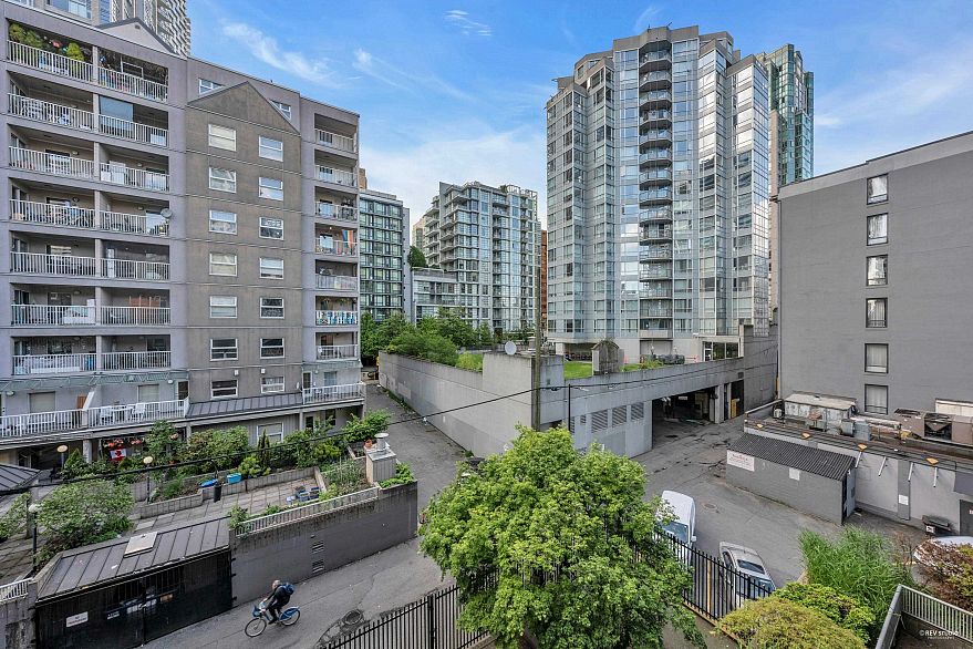 406 1249 Granville Street