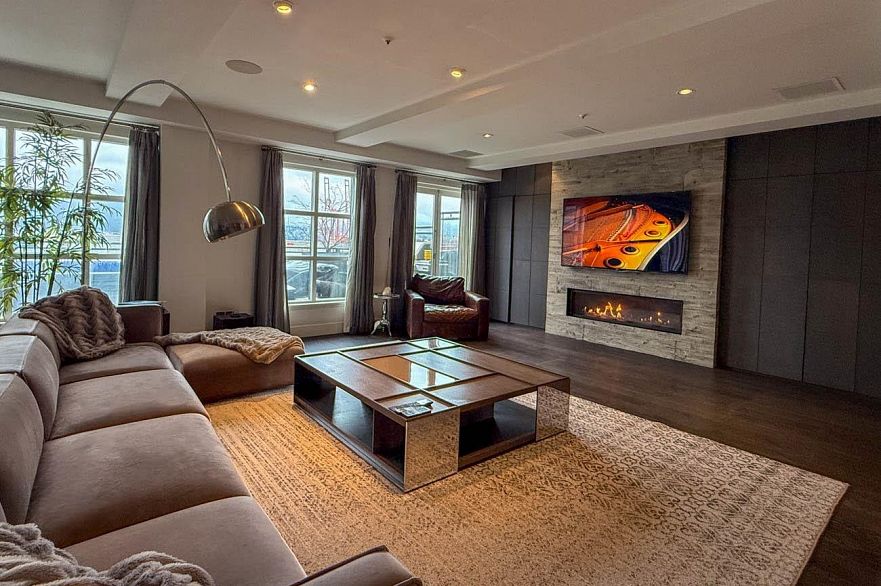 201 141 WATER STREET, Vancouver BC V6B 1A7