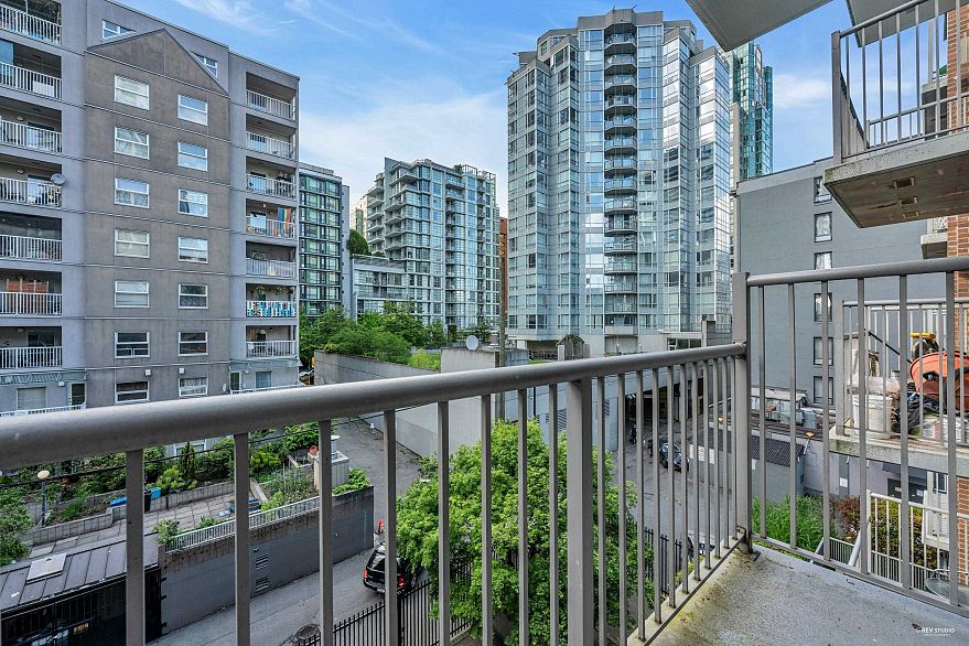 406 1249 Granville Street