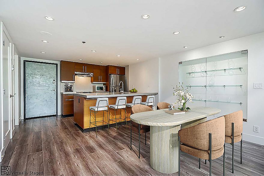 212 1238 Seymour Street