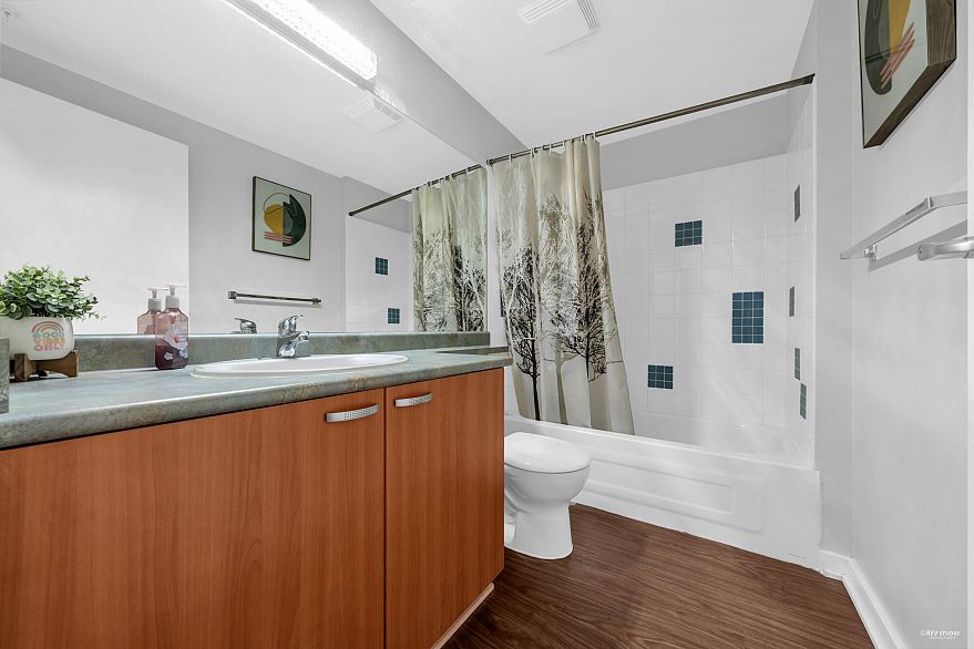 406 1249 Granville Street