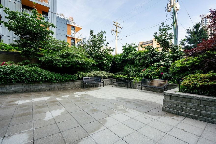 1202 1003 Burnaby Street