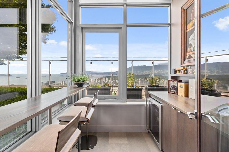 PH1 1028 Barclay Street