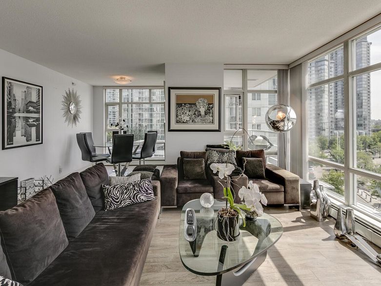 802 1199 Marinaside Crescent