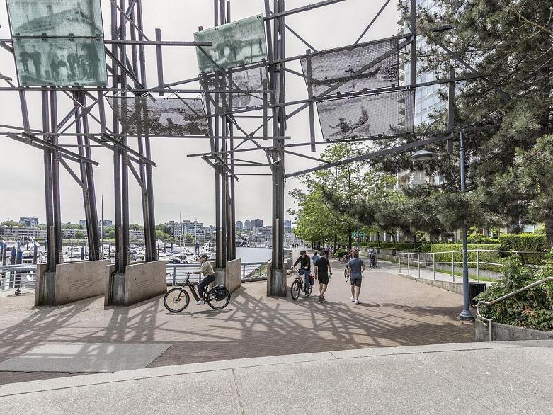 802 1199 Marinaside Crescent