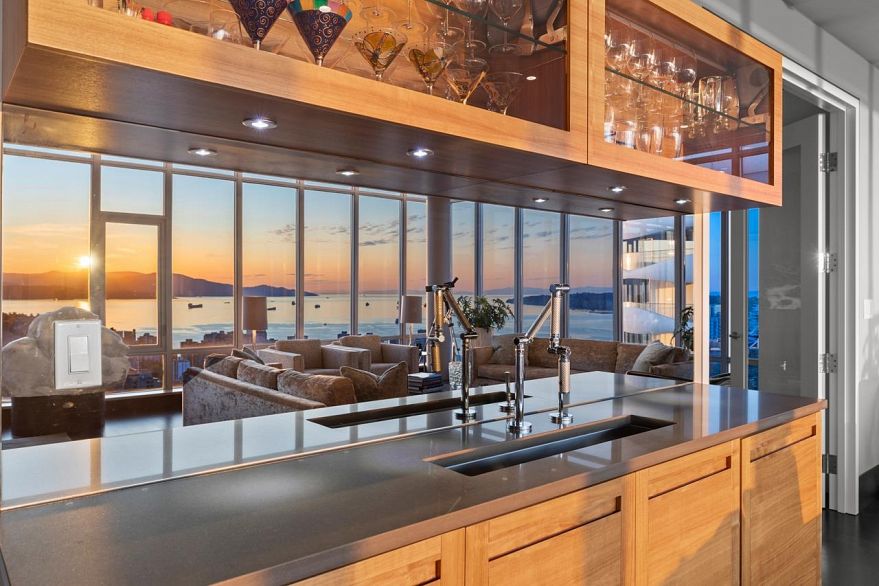 PH1 1028 Barclay Street