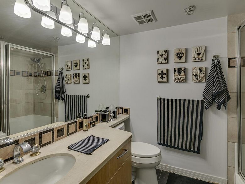 802 1199 Marinaside Crescent