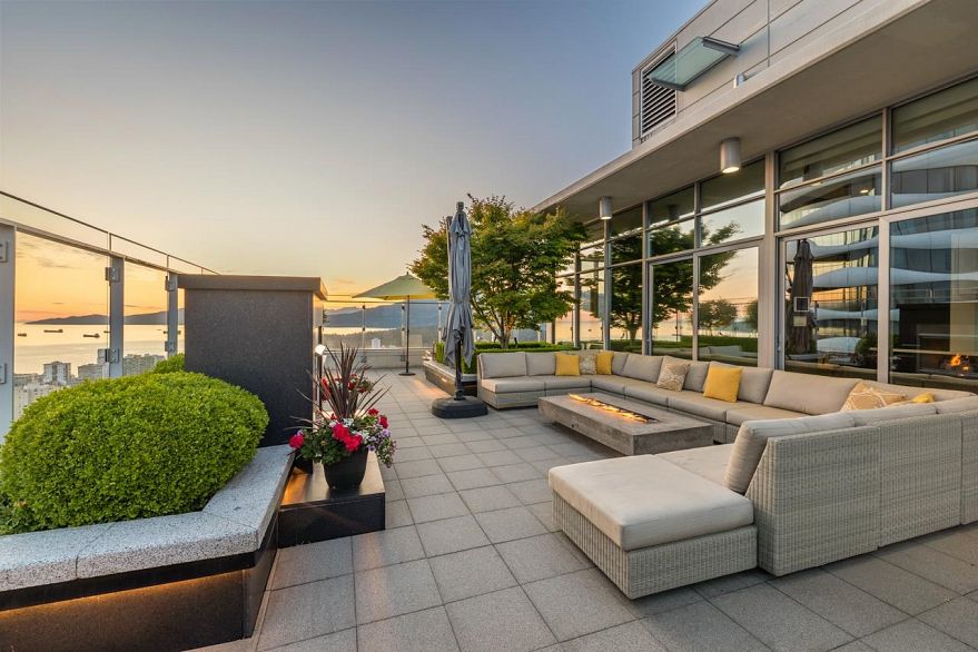 PH1 1028 Barclay Street