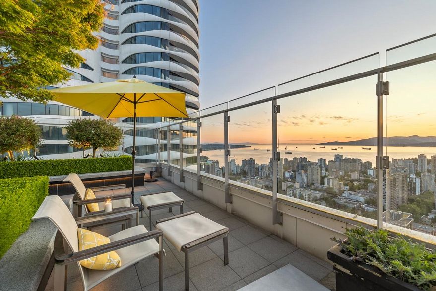 PH1 1028 Barclay Street