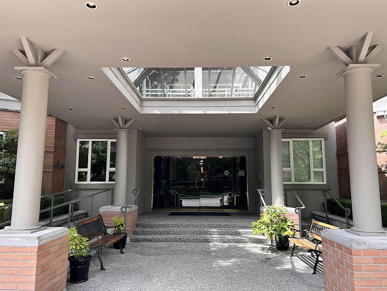 207 5683 Hampton Place