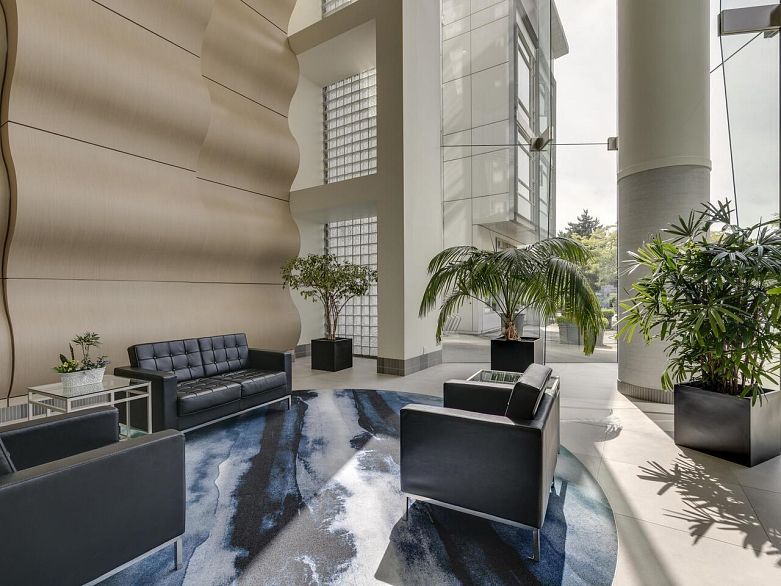 802 1199 Marinaside Crescent