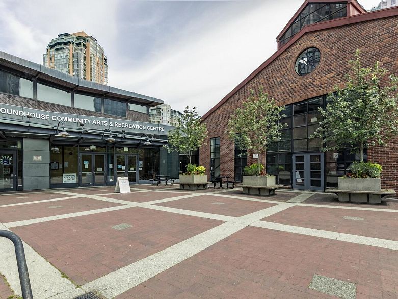 802 1199 Marinaside Crescent