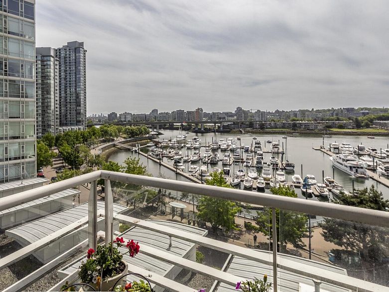 802 1199 Marinaside Crescent