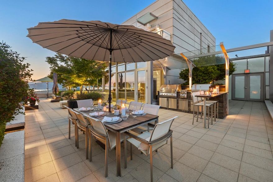 PH1 1028 Barclay Street