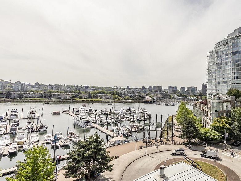 802 1199 Marinaside Crescent