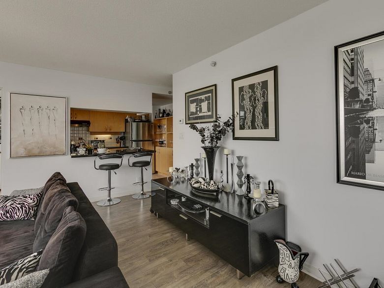 802 1199 Marinaside Crescent