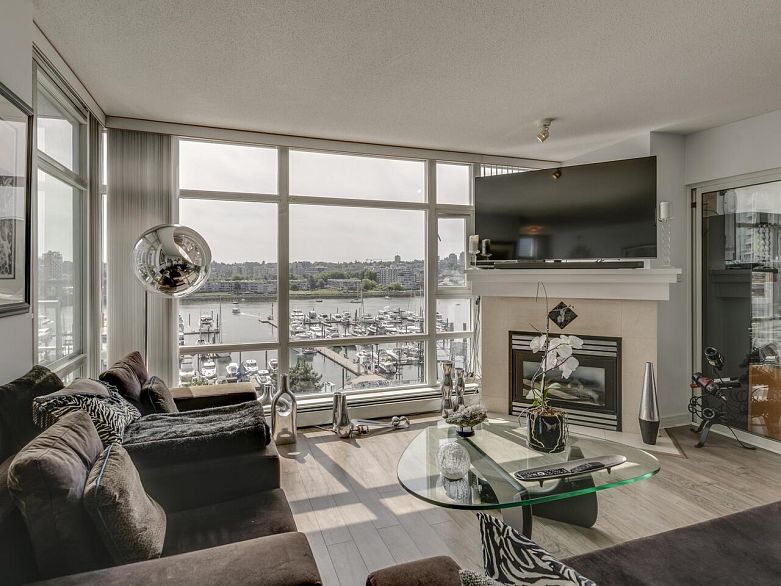 802 1199 Marinaside Crescent